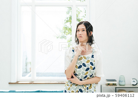 主婦 悩む 家事 59406112