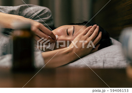 体調不良 カゼ 風邪  病気 女性 59406153