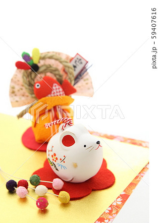 子年 年賀素材 白バック 1匹 迎春 縦 子年 年賀素材 白バック 1匹 迎春 縦 59407616