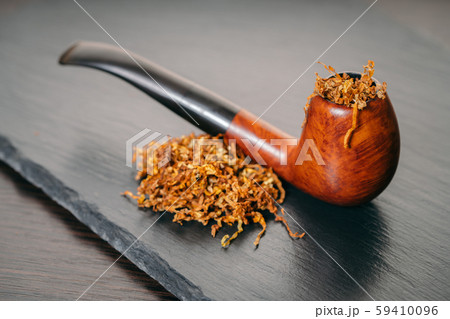 smoking pipe with tobacco 59410096