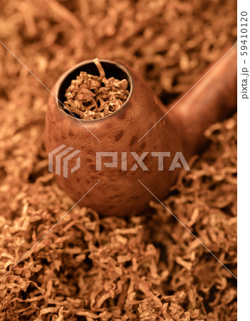 smoking pipe close-up 59410120