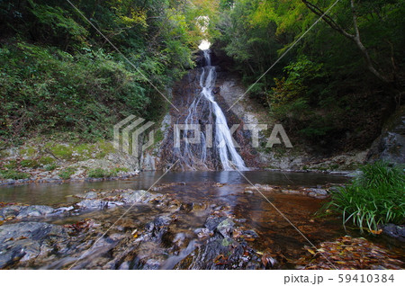 常光寺の滝 2019-11-10紅葉色づき始め　宮崎県高千穂町岩戸 59410384
