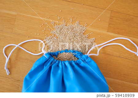 White quinoa seeds in transparent blue reusable bag on wooden background. Vegetarian food concept 59410939