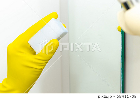 風呂掃除 メラミンスポンジ 鏡の水垢の落とし方 大掃除 59411708