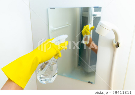 風呂掃除 クエン酸水 鏡の水垢の落とし方 大掃除 59411811