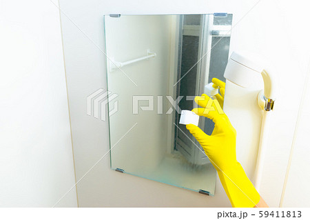 風呂掃除 メラミンスポンジ 鏡の水垢の落とし方 大掃除 59411813