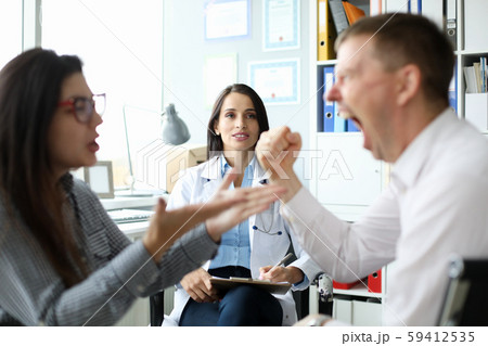 Doctor with happy patients 59412535