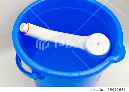 シャワーヘッドのお手入れ バケツでつけ置き洗い シャワーヘッドのお手入れ バケツでつけ置き洗い 59412681