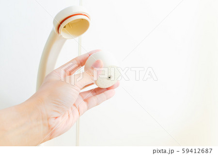 シャワーヘッドのお手入れ　取り外す、取り付ける　つけ置き 59412687