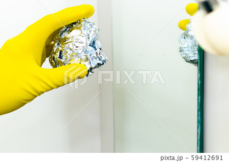 風呂掃除 アルミホイル 鏡の水垢の落とし方 大掃除 59412691