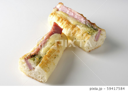 ハムとマヨネーズの惣菜パン 59417584