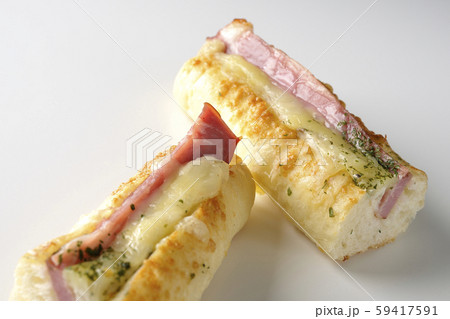 ハムとマヨネーズの惣菜パン 59417591