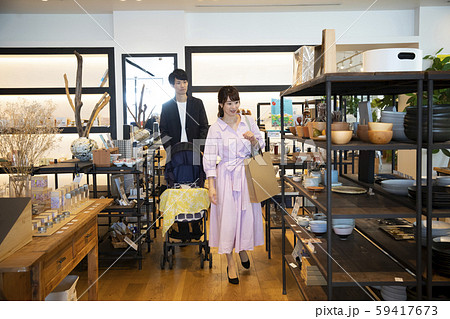 子連れ カップル 夫婦 買い物 子連れ カップル 夫婦 買い物 59417673
