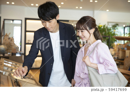 カップル　夫婦　眼鏡屋 59417699