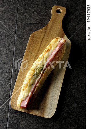 ハムとマヨネーズの惣菜パン 59417938