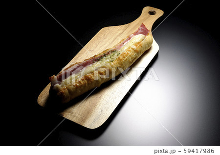 ハムとマヨネーズの惣菜パン 59417986