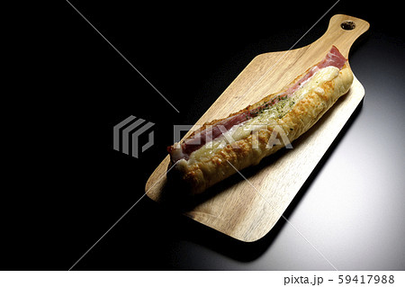 ハムとマヨネーズの惣菜パン 59417988