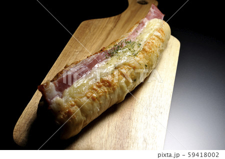 ハムとマヨネーズの惣菜パン 59418002