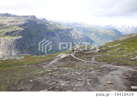 ノルウェーの絶景、トロルトゥンガ(トロルの舌) ノルウェーの絶景、トロルトゥンガ(トロルの舌) 59418429
