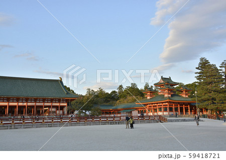 【京都府】夕刻の平安神宮 【京都府】夕刻の平安神宮 59418721