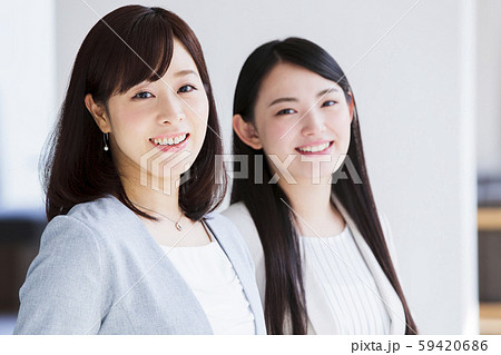 ビジネス　チーム　シェアオフィス　女性　オフィス　ビジネスウーマン 59420686