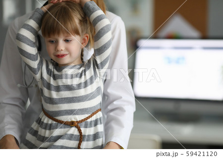 Small child in clinic 59421120