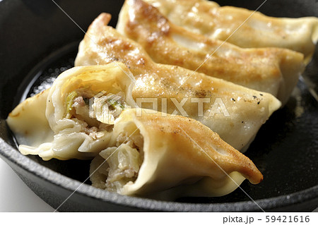 切った餃子 59421616