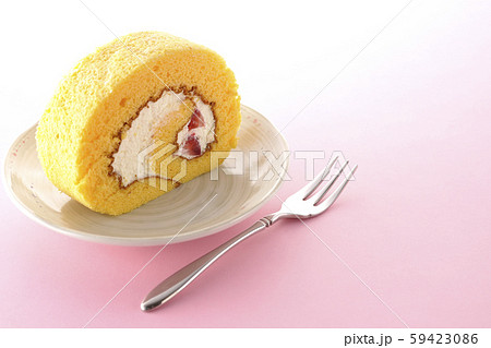 苺のロールケーキ 59423086