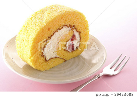 苺のロールケーキ 59423088