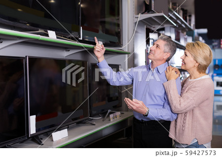 Husband and wife together are choosing home modern TV Husband and wife together are choosing home modern TV 59427573