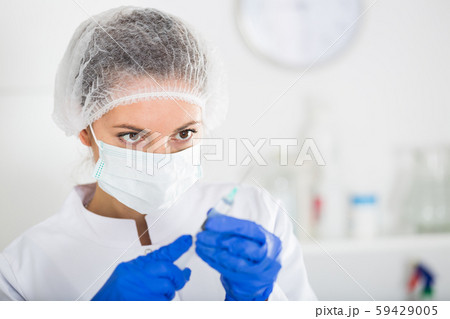 Nurse making injection Nurse making injection 59429005