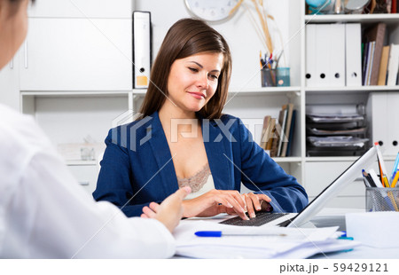 Successful businesswoman communicates with the client in the office 59429121