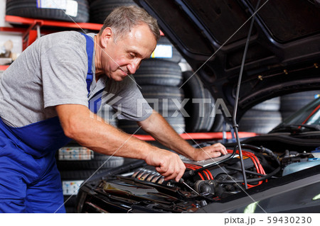 Mechanician repairing car Mechanician repairing car 59430230