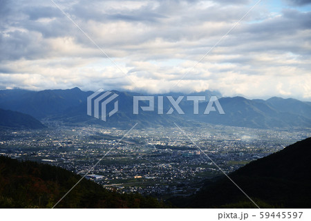 甲府盆地の風景　キャンプ場 59445597