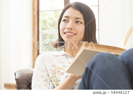 女性 リラックス 休日 休み ゆったり 女性 リラックス 休日 休み ゆったり 59446127