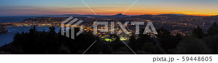 ニュージーランド　ダニーデン　夕焼けに染まったダニーデンの街 59448605