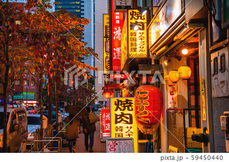日本の東京都市景観 新橋の飲み屋街 日本の東京都市景観 新橋の飲み屋街 59450440