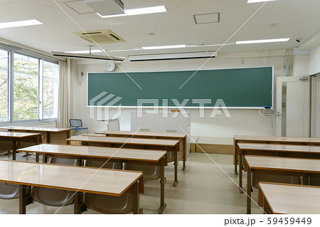 大学の講義室 59459449