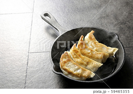 熱々焼きギョウザ 59465355