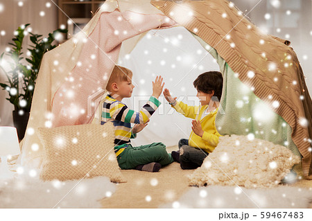 boys playing clapping game in kids tent at home boys playing clapping game in kids tent at home 59467483