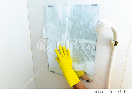 風呂掃除 湿布法  鏡の水垢の落とし方 大掃除 59471402