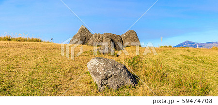 押戸石の丘の秋景色　パノラマ　【熊本県阿蘇郡南小国町】 59474708