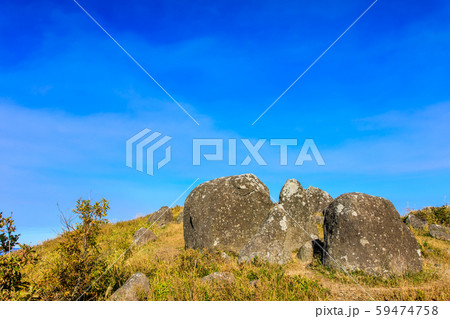 押戸石の丘の秋景色　【熊本県阿蘇郡南小国町】 59474758