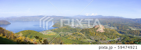 洞爺湖と昭和新山(有珠山洞爺湖展望台からの眺め) 洞爺湖と昭和新山(有珠山洞爺湖展望台からの眺め) 59474921