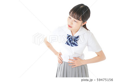 生理痛に苦しむ制服を着た女子学生 生理痛に苦しむ制服を着た女子学生 59475156
