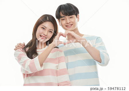 カップル　ライフスタイル　白バック 59478112