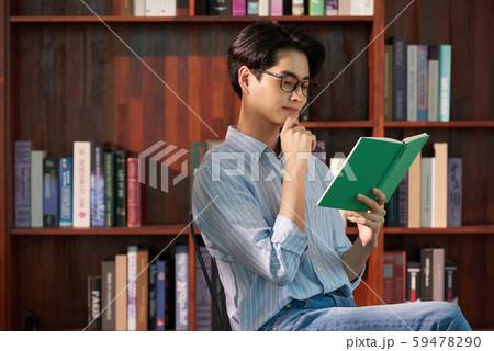 男性 ライフスタイル 本を読む 男性 ライフスタイル 本を読む 59478290