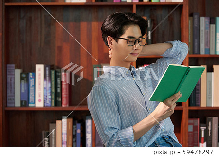 男性 ライフスタイル 本を読む 男性 ライフスタイル 本を読む 59478297