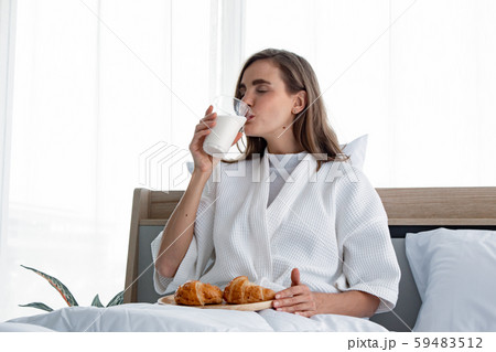 Caucasian woman in pajama ready to eat breakfast Caucasian woman in pajama ready to eat breakfast 59483512