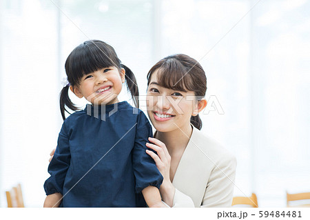 働くママと子どもの写真素材 [59484481] - PIXTA